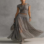 Conjunto Gris de Top de Encaje y Falda Maxi Plisada