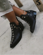 Arden™ | Botines de punta con tachuelas