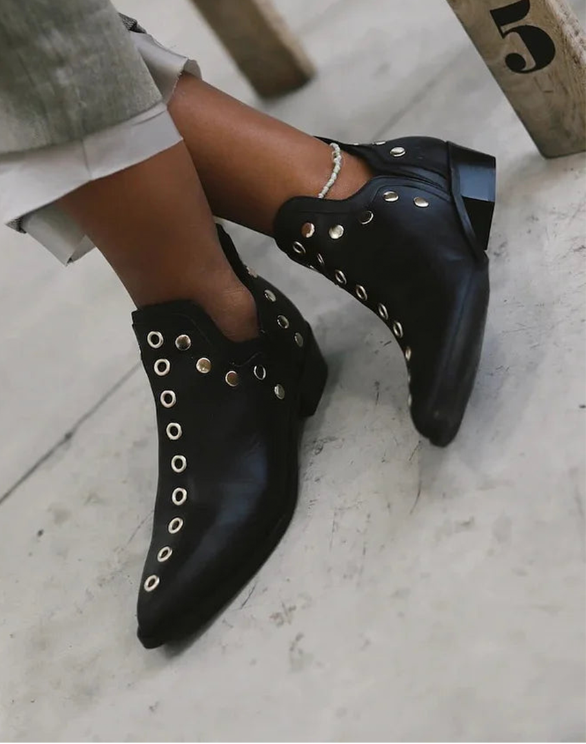 Arden™ | Botines de punta con tachuelas
