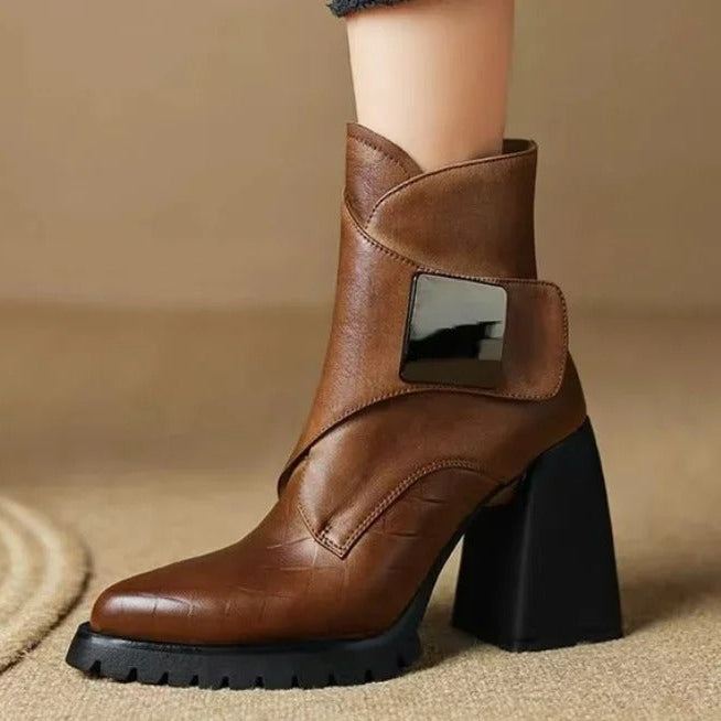 Abigail™ | Botines de tacón cuadrado y tira
