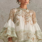 Vestido Mini Verde de Chifón con Rayas y Volantes