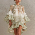 Vestido Mini Verde de Chifón con Rayas y Volantes