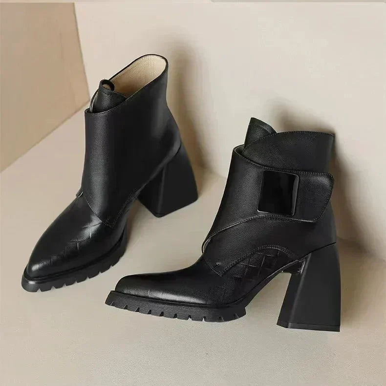 Abigail™ | Botines de tacón cuadrado y tira