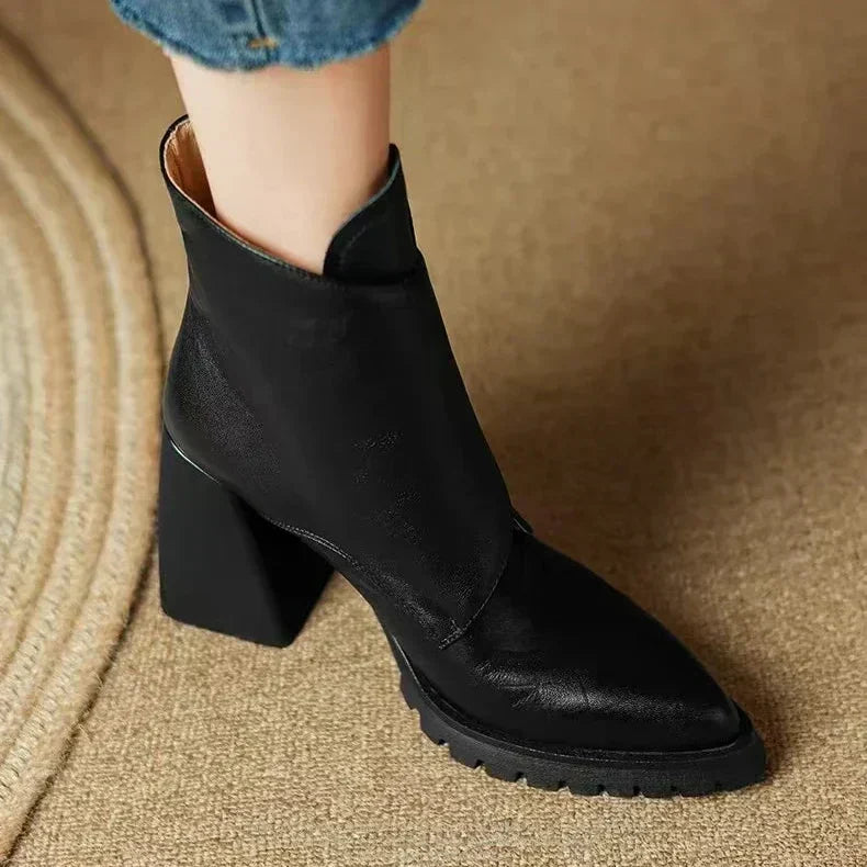Abigail™ | Botines de tacón cuadrado y tira