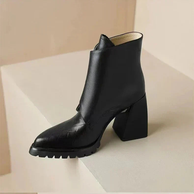 Abigail™ | Botines de tacón cuadrado y tira