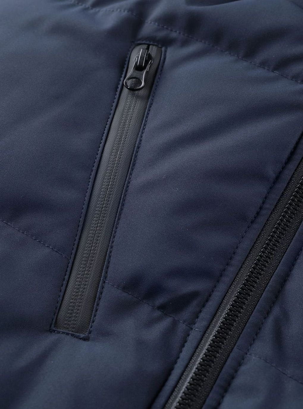 Alexander | Chaqueta de invierno acolchada de hombre con capucha, puños de canalé y cremallera