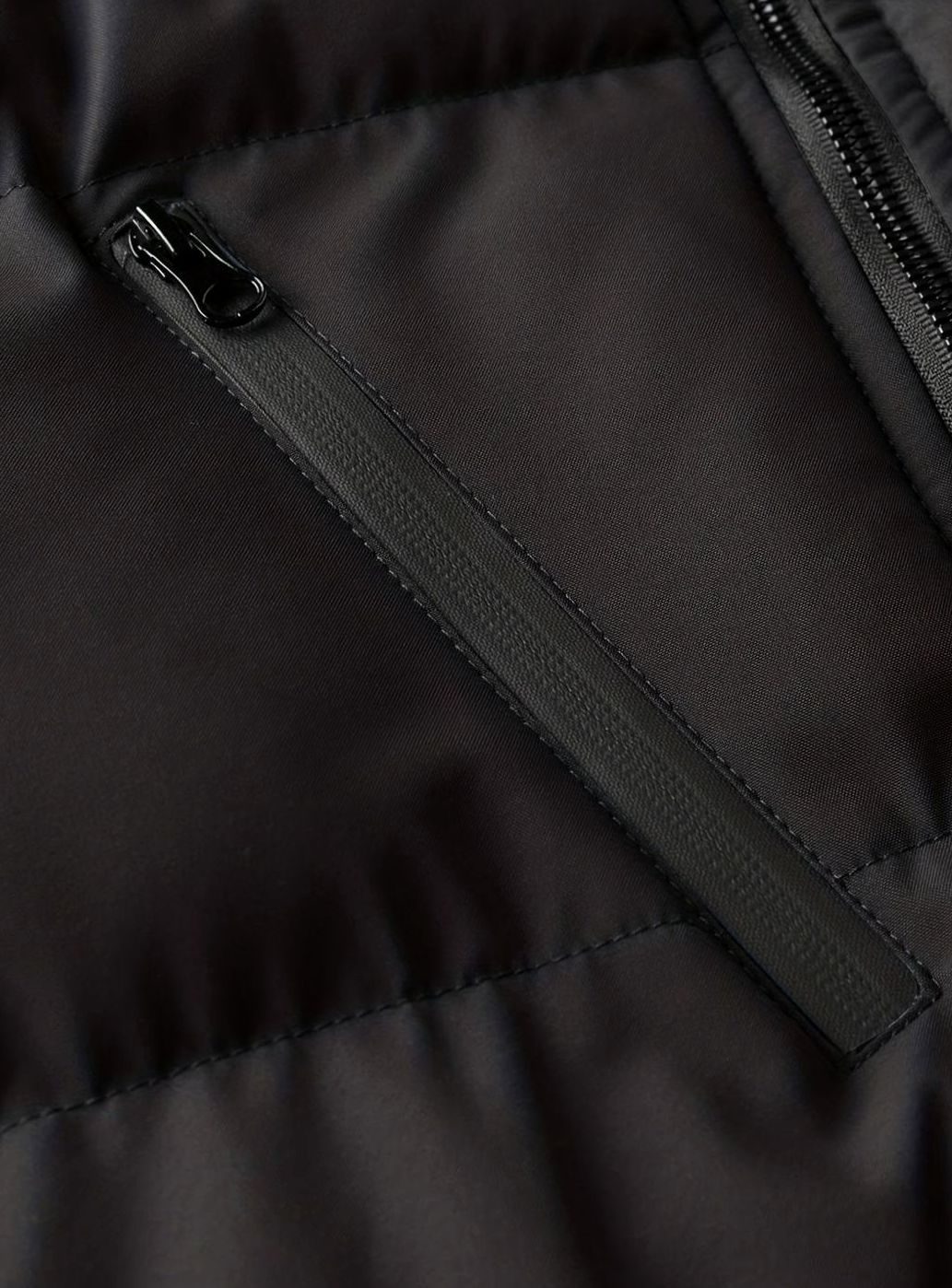 Alexander | Chaqueta de invierno acolchada de hombre con capucha, puños de canalé y cremallera